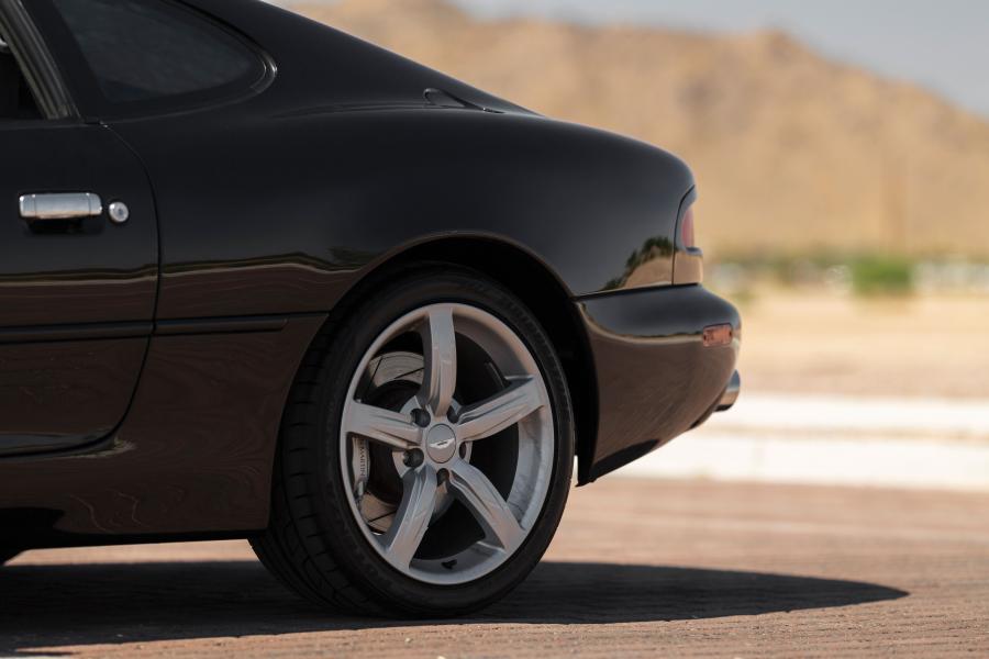 Детали экстерьера Aston Martin DB7 GTA 2003 года  (NA) (фото 6 из 16)